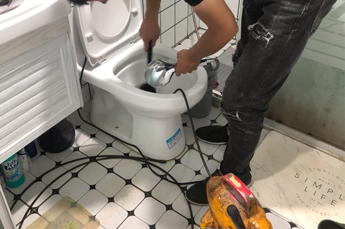 佳木斯马桶堵塞自己疏通还是找师傅?专业上门服务让你省时更省心